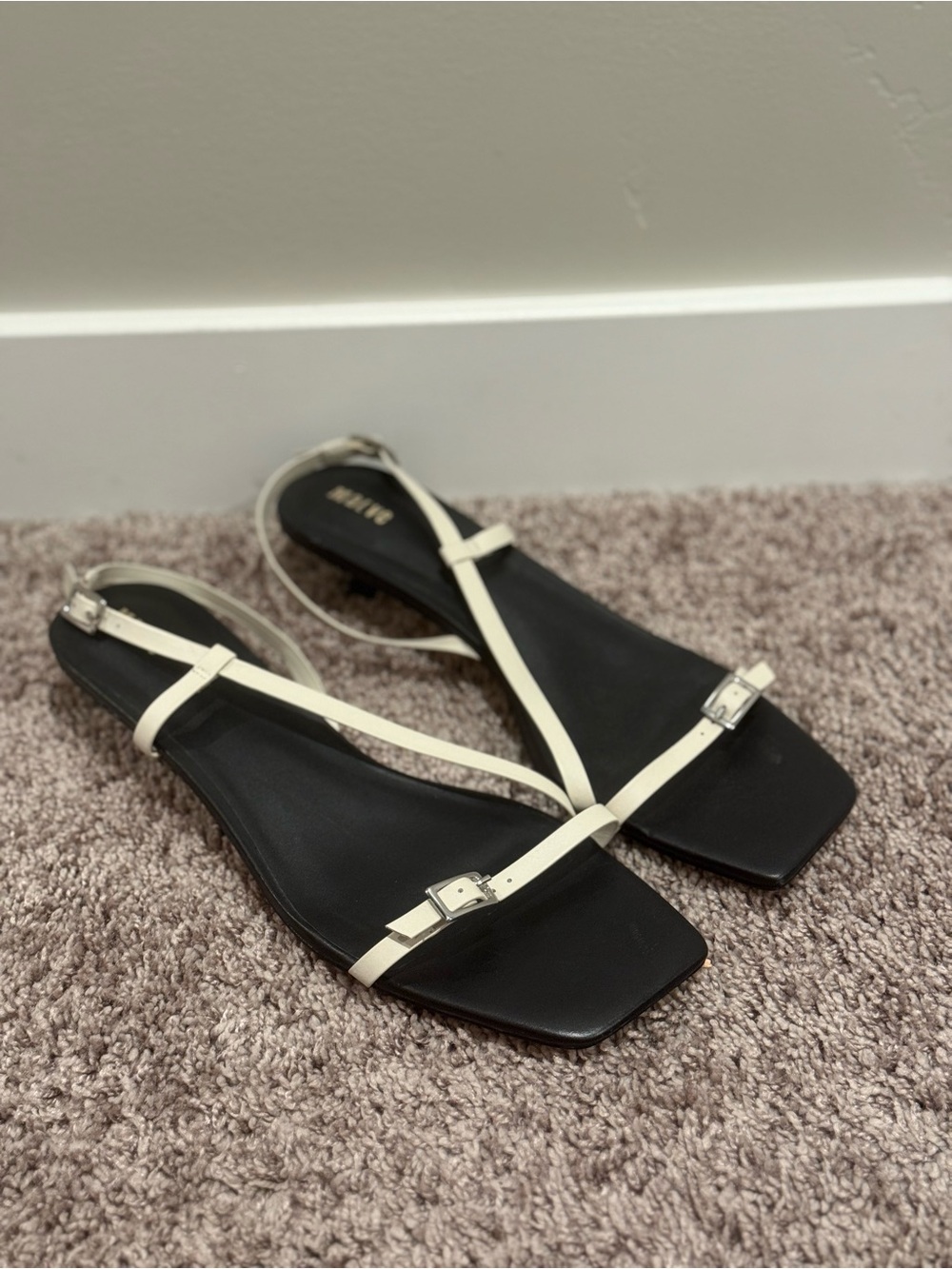 Maeve Women’s Black & White Asymmetrical Buckle Kitten Heels Size 10 US NWOT